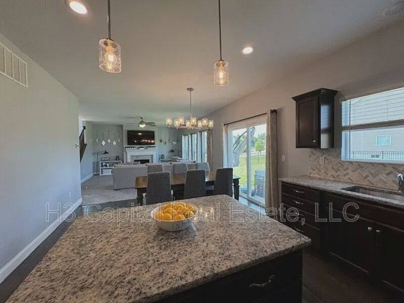 1401 Miami Ct - Photo 3 of 10