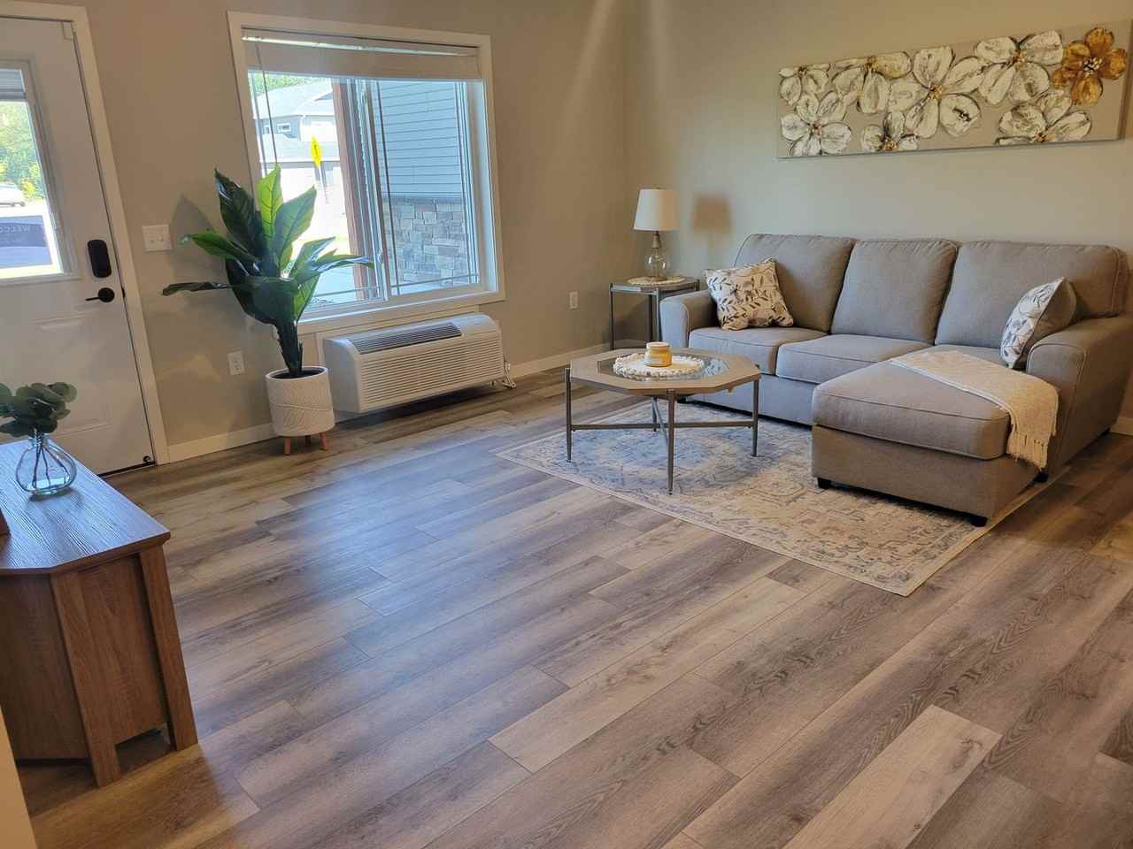 1942 11th Ave E - Photo 4 of 24