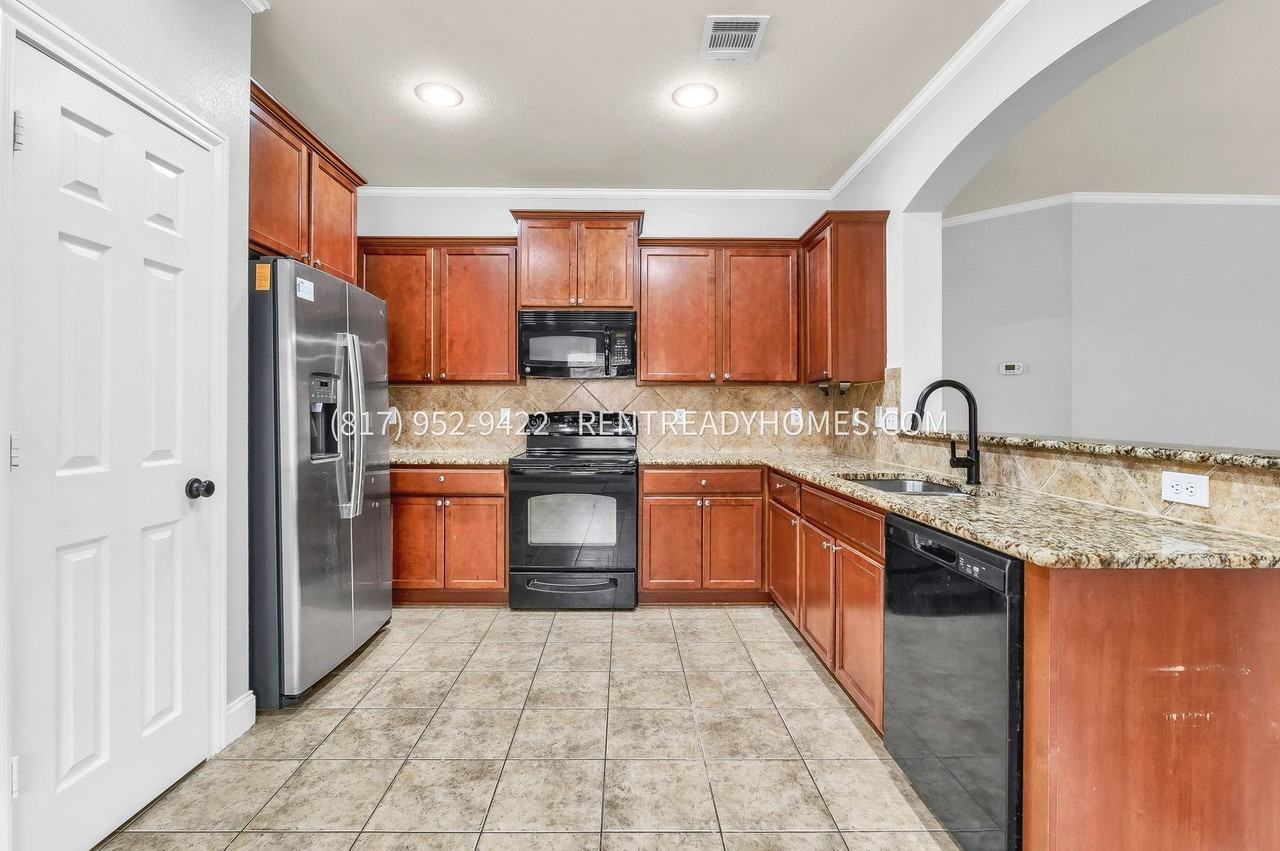 10025 Ironhorse Trail - Photo 5 of 17