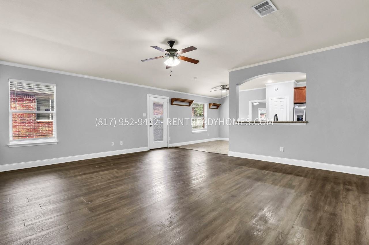 10025 Ironhorse Trail - Photo 3 of 17