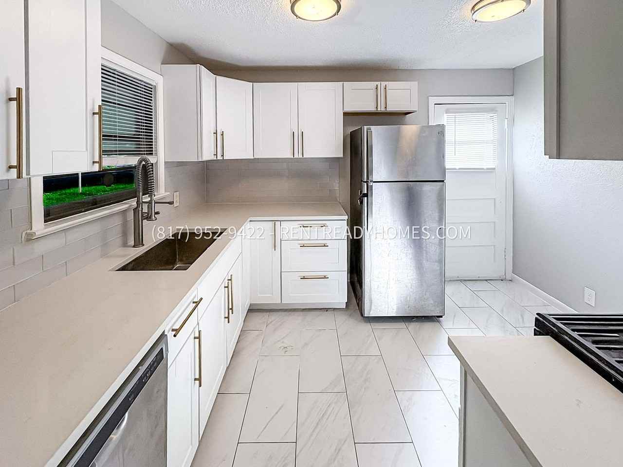 1514 Fordham Road - Photo 4 of 15