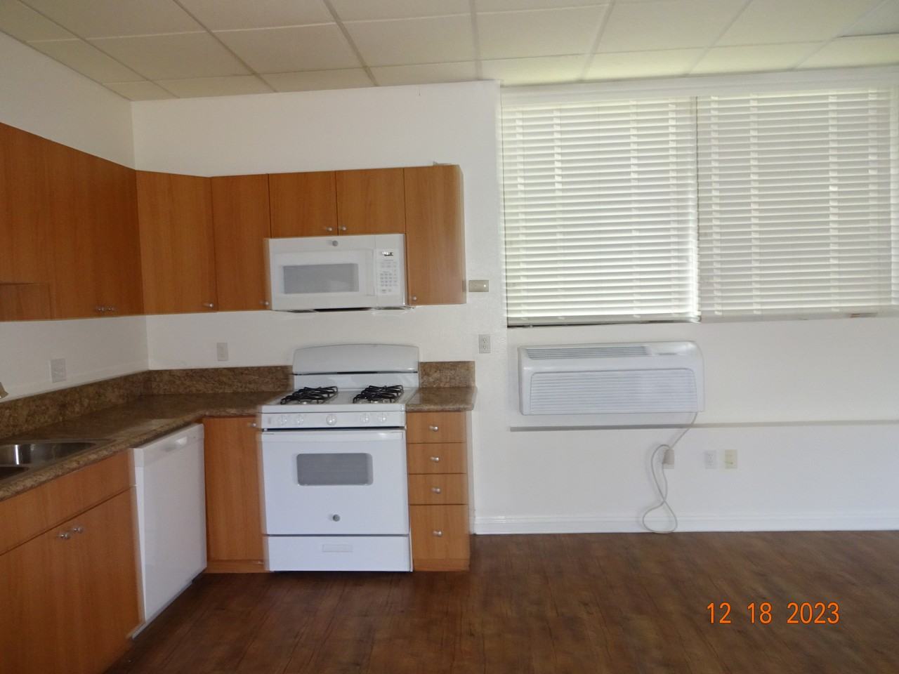 585 E Harvard Blvd #102 - Photo 7 of 15