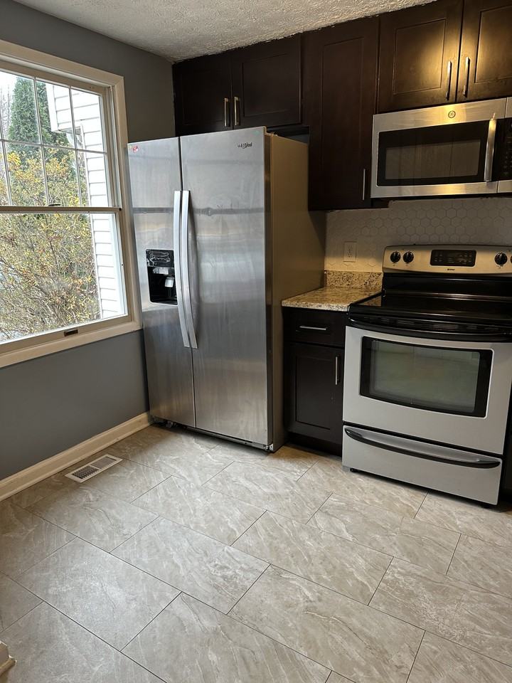 8018 Grandview Ct - Photo 6 of 18