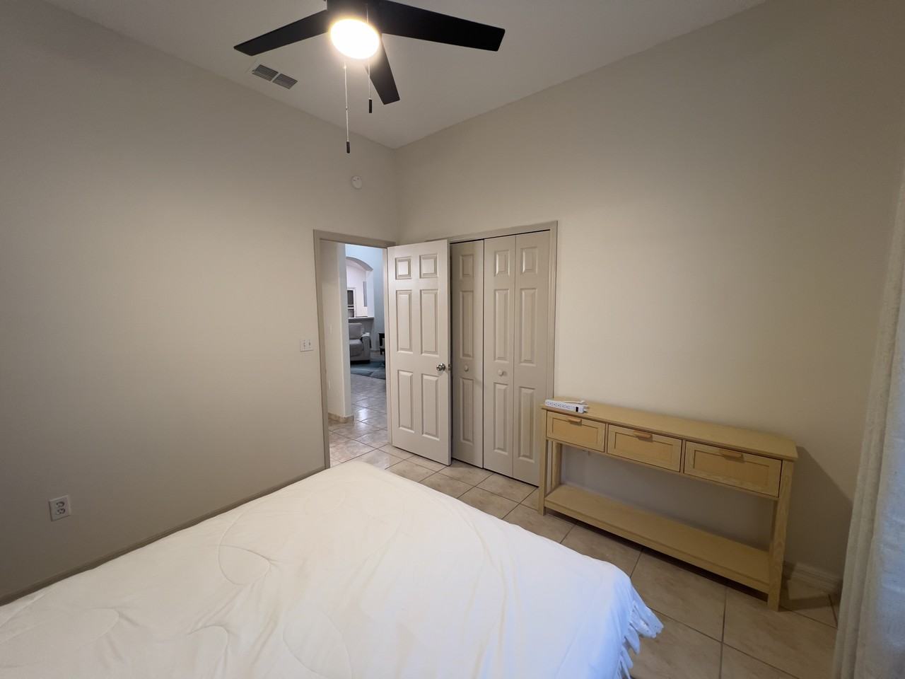 1730 Sir John Court - Photo 3 of 9