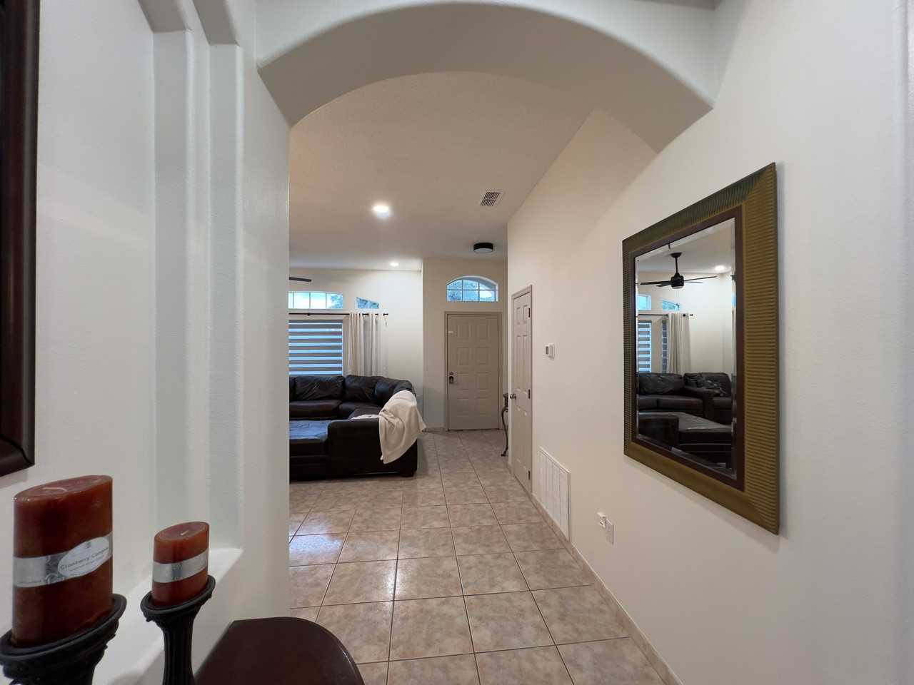 1730 Sir John Court - Photo 4 of 9