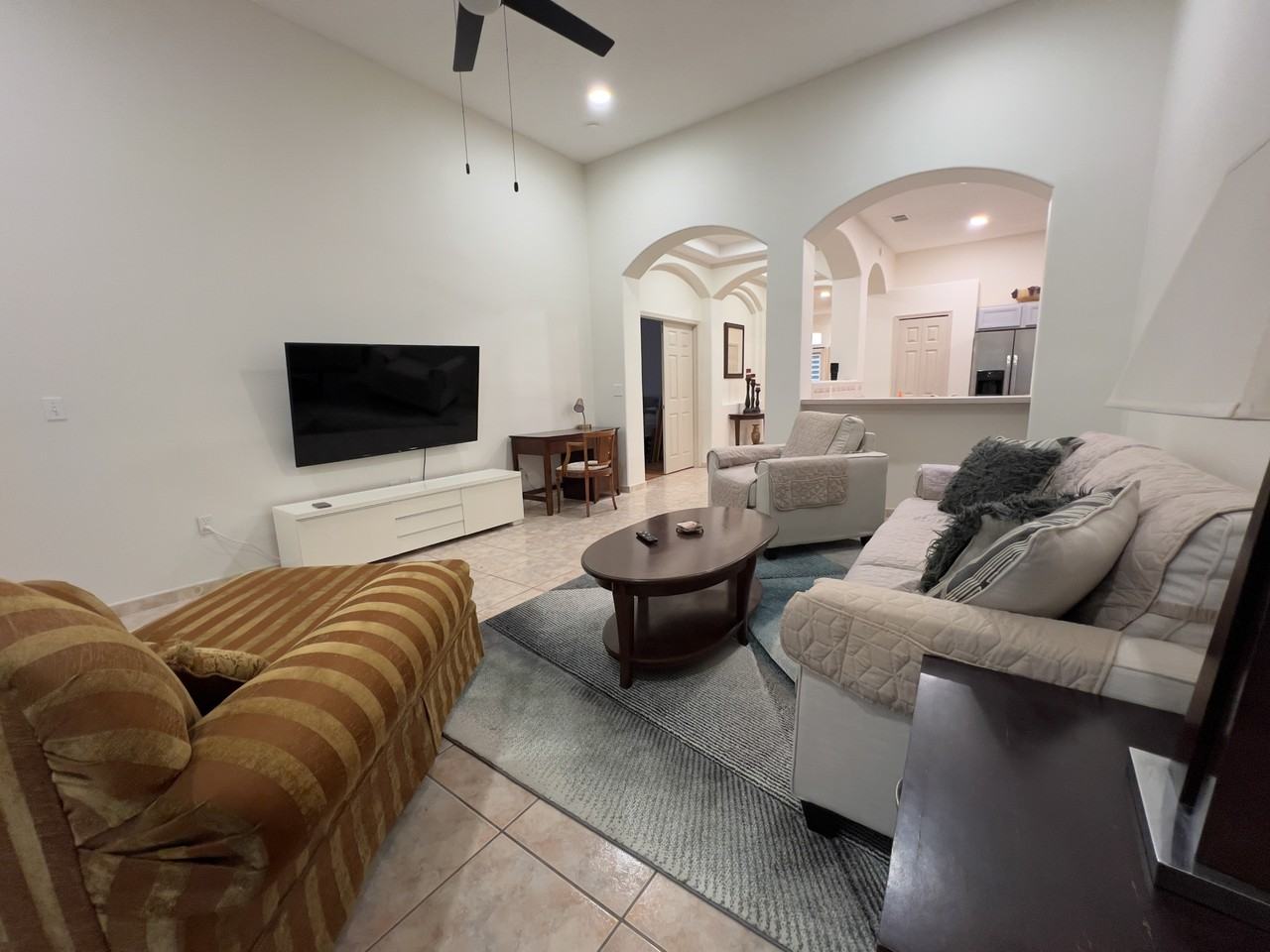 1730 Sir John Court - Photo 5 of 9