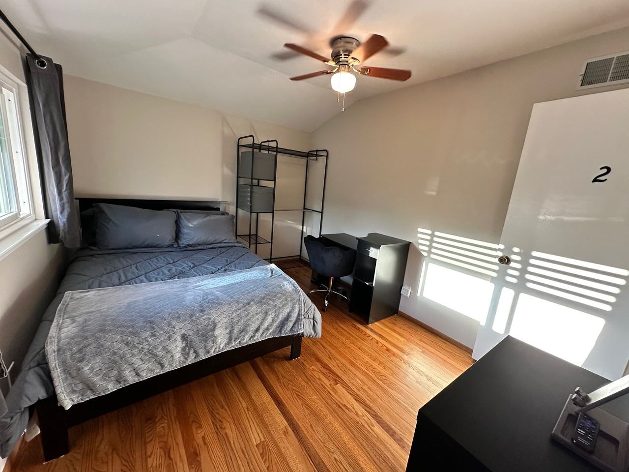 10405 Brewer Avenue - Photo 2 of 39