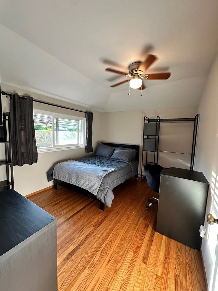 10405 Brewer Avenue - Photo 3 of 39