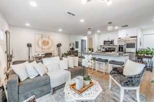 featured image of 1813 Chinaberry Dr #NA