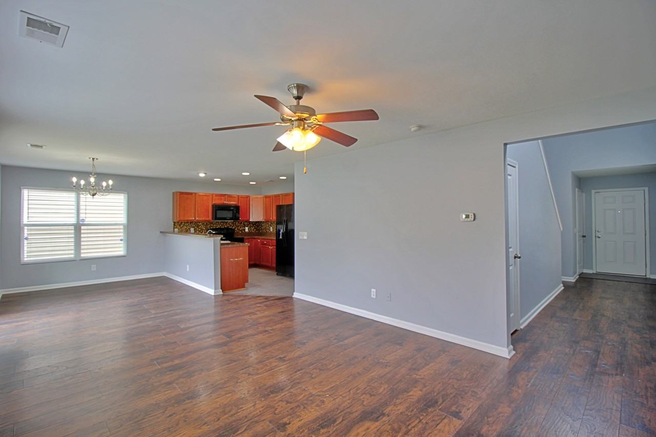 207 Bender St #1 - Photo 3 of 35