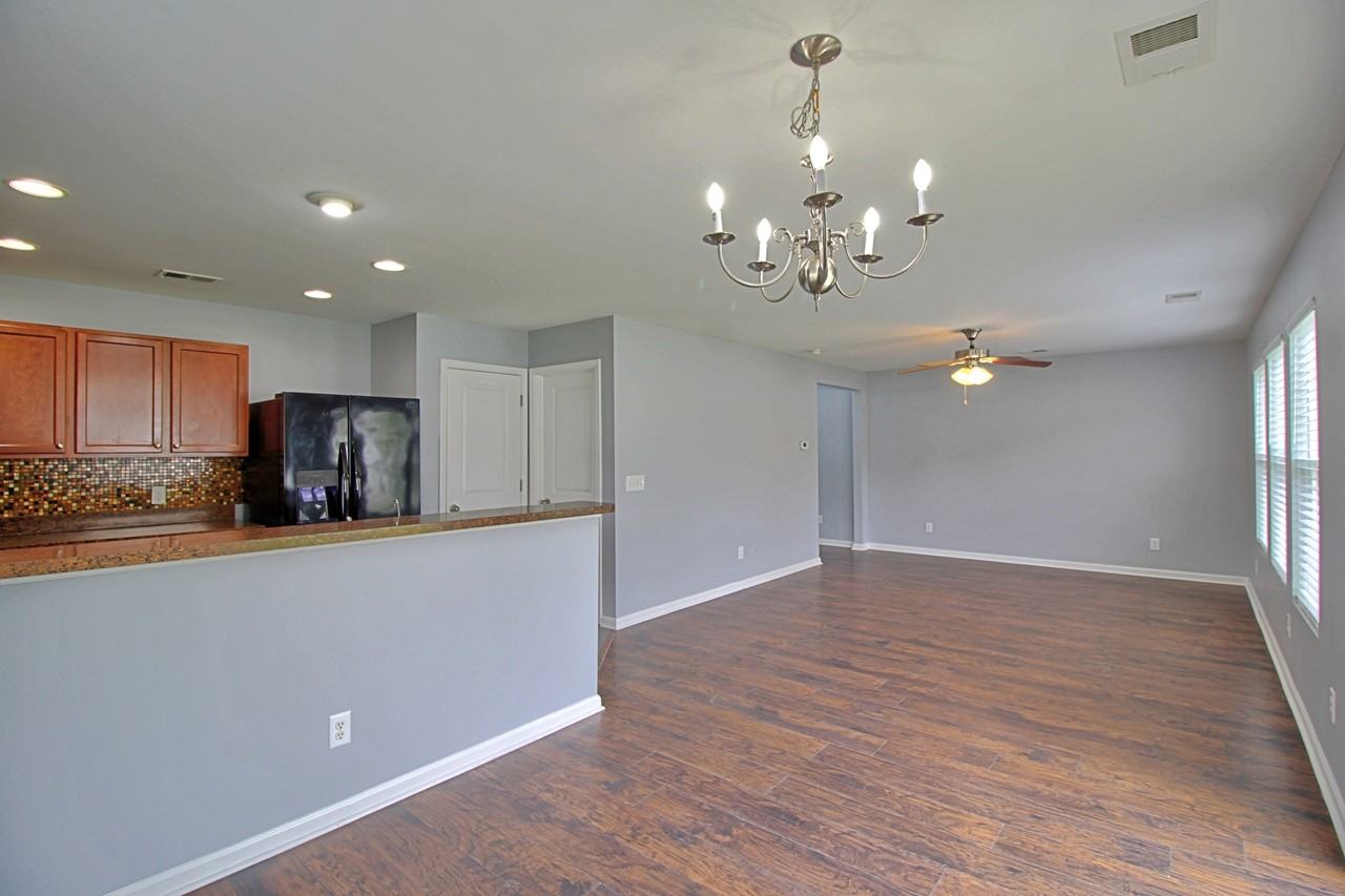 207 Bender St #1 - Photo 4 of 35