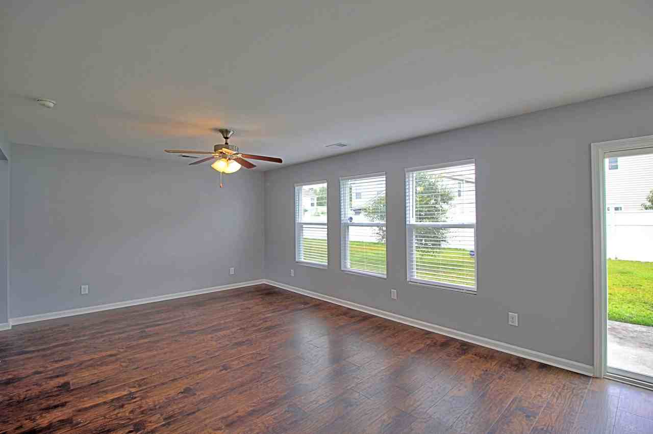 207 Bender St #1 - Photo 5 of 35