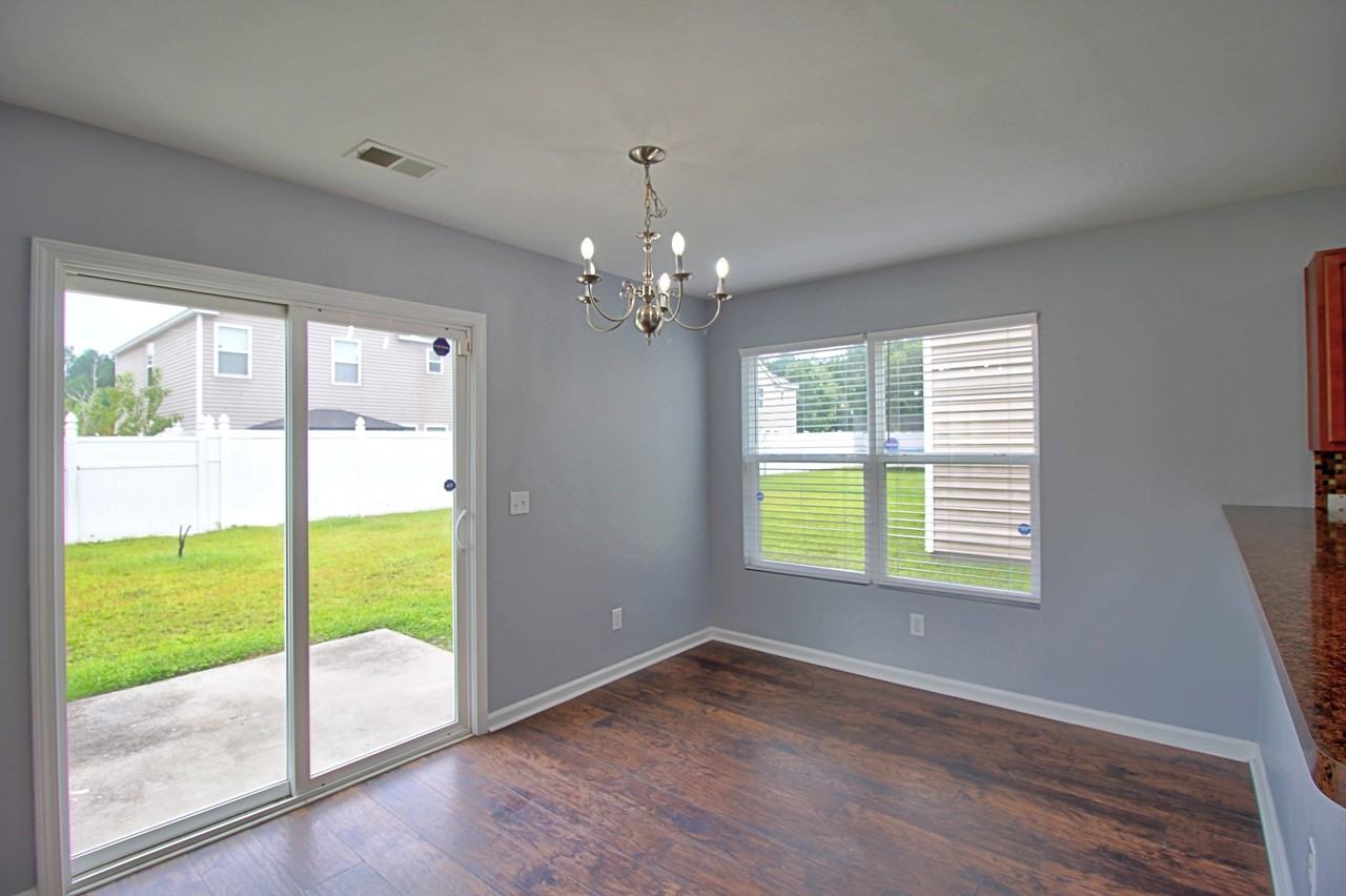 207 Bender St #1 - Photo 6 of 35