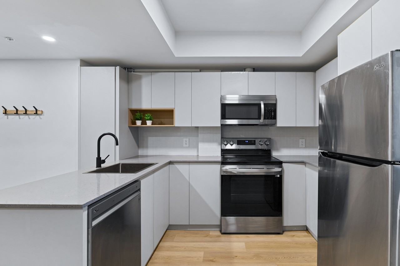 2025 Rue Peel - Photo 3 of 15