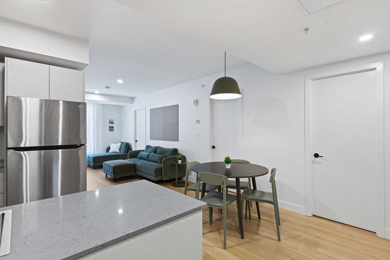 2025 Rue Peel - Photo 4 of 15