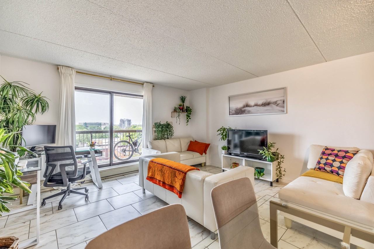 77 Edmonton Street #816 - Photo 2 of 24