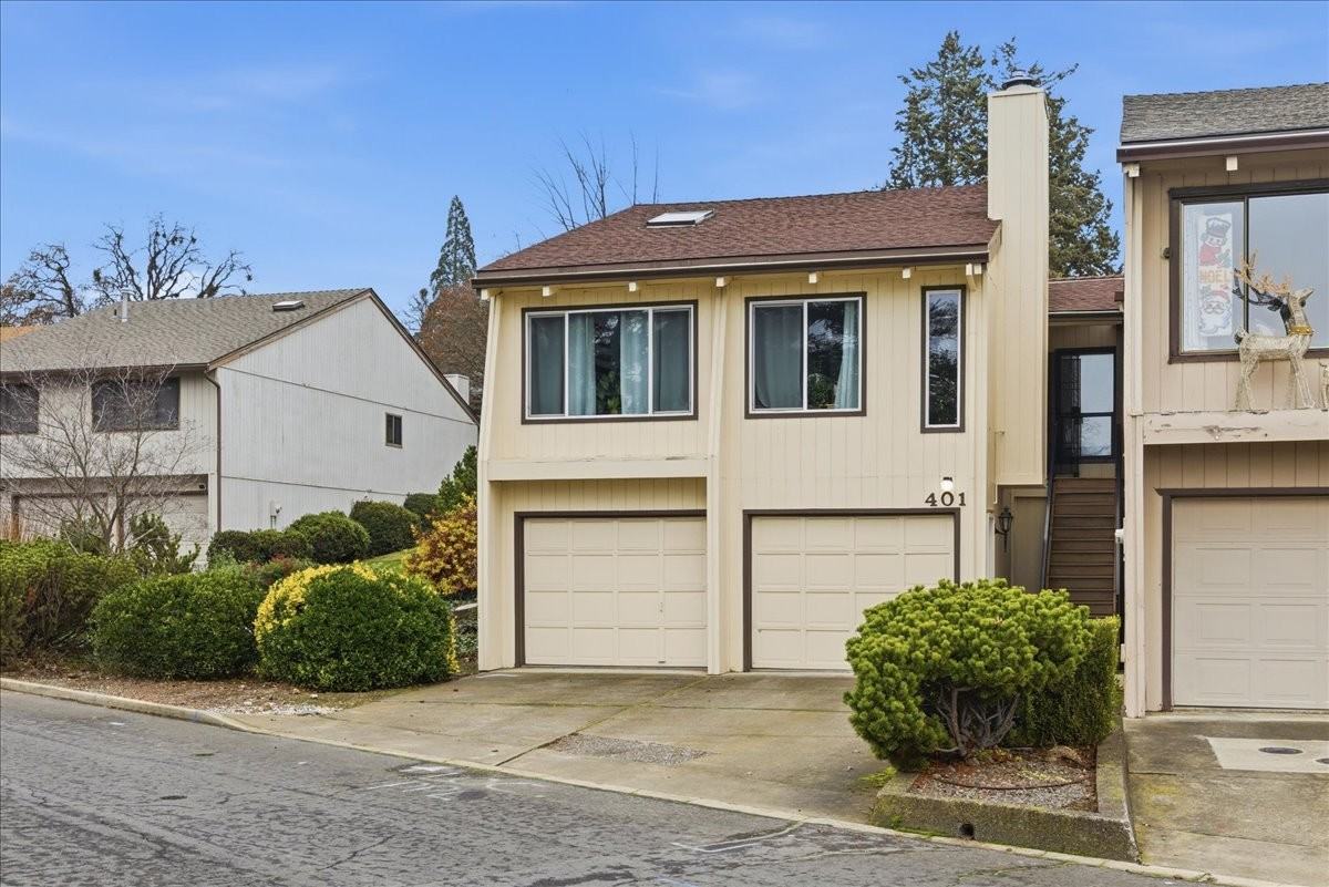 401 Eastwood Dr #1 - Photo 3 of 25