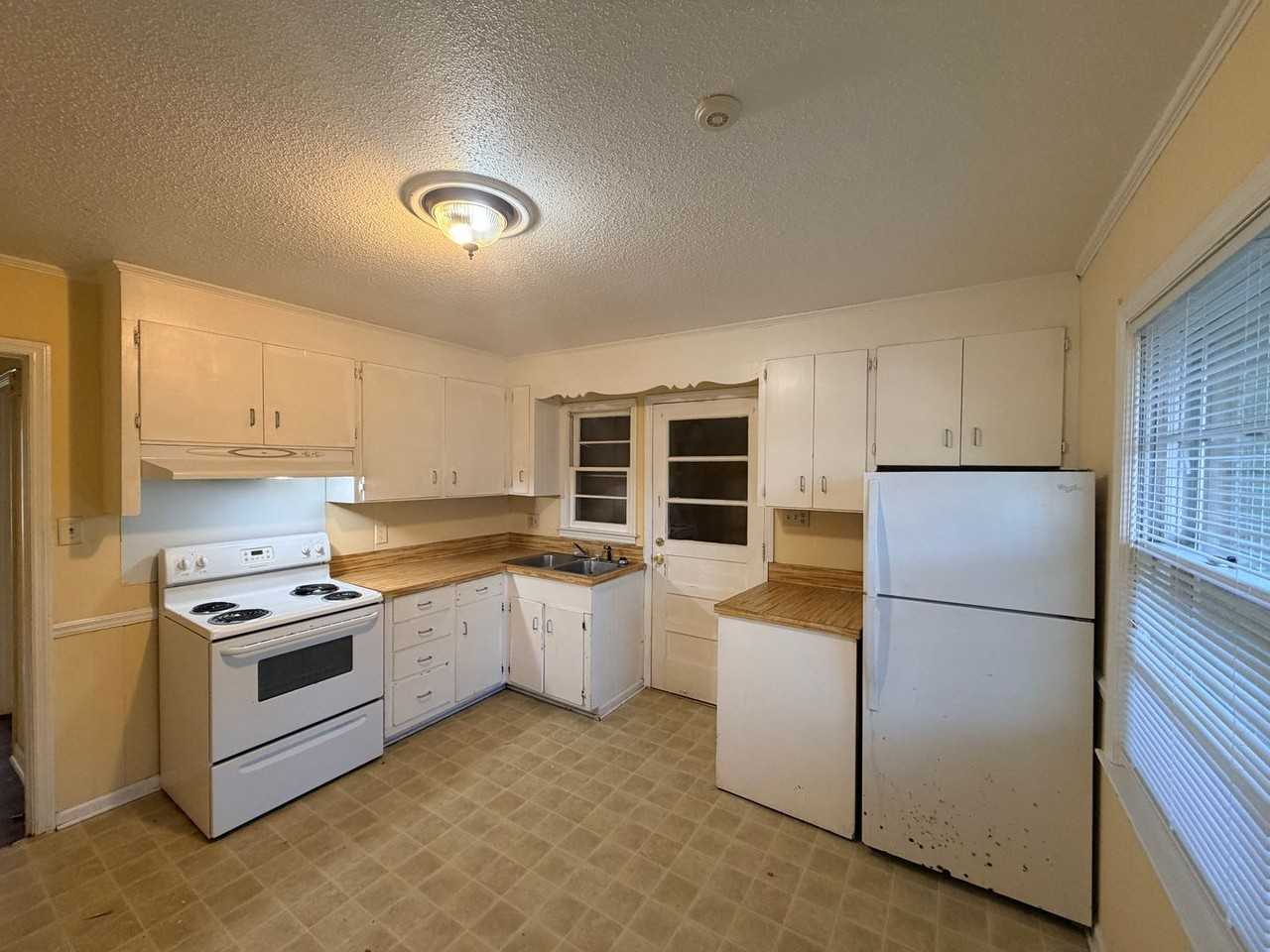 1408 Iola Drive #B - Photo 4 of 11