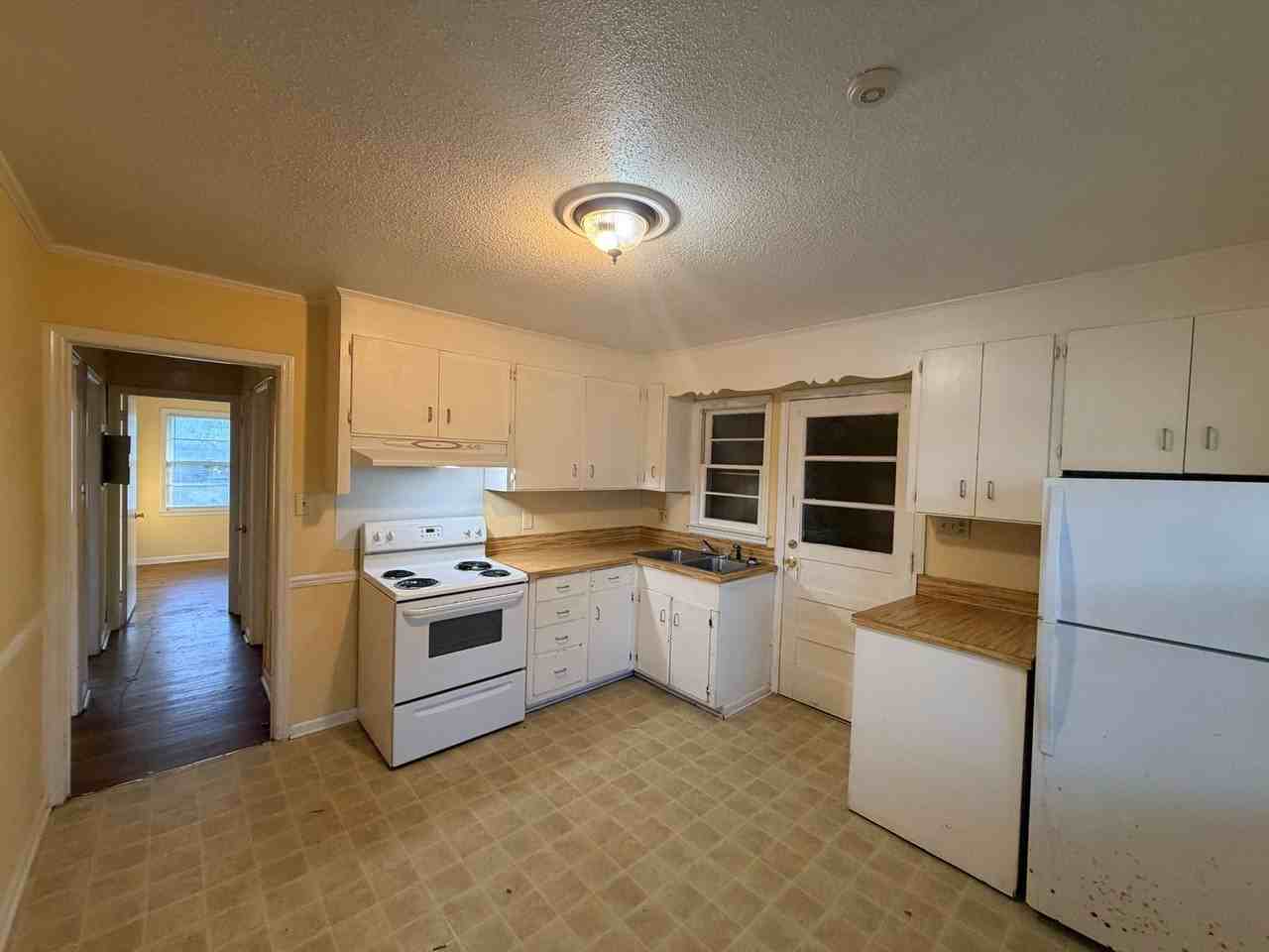 1408 Iola Drive #B - Photo 5 of 11