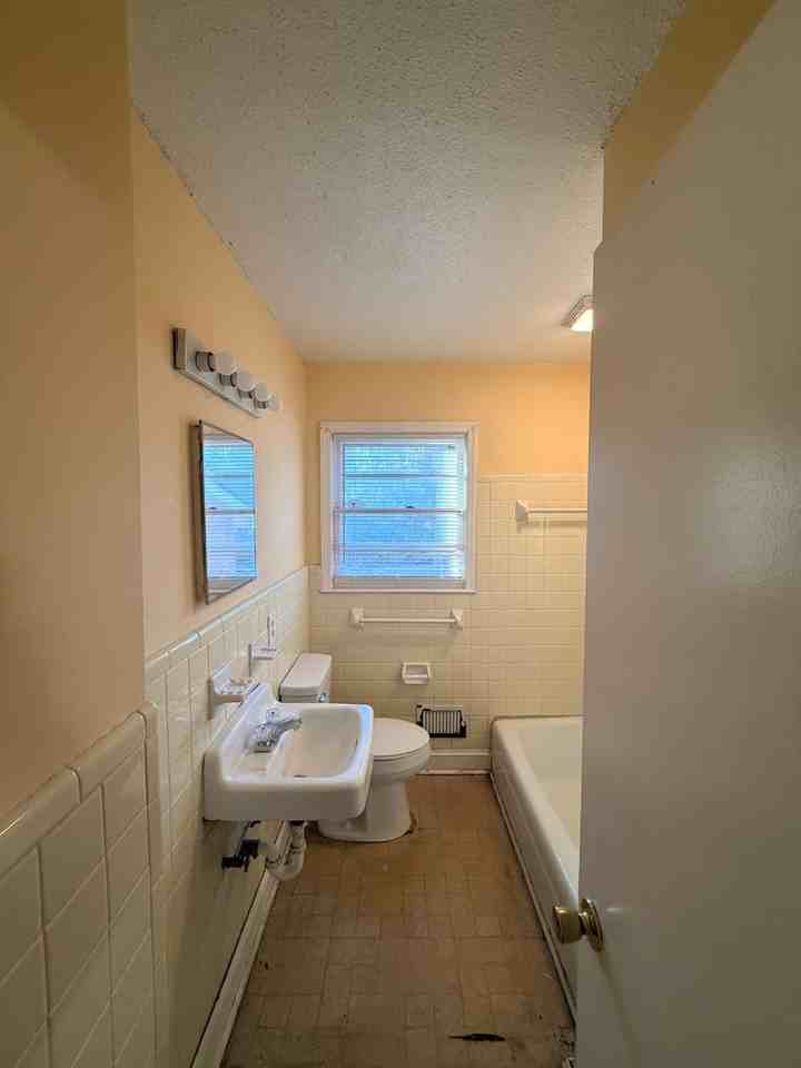 1408 Iola Drive #B - Photo 6 of 11