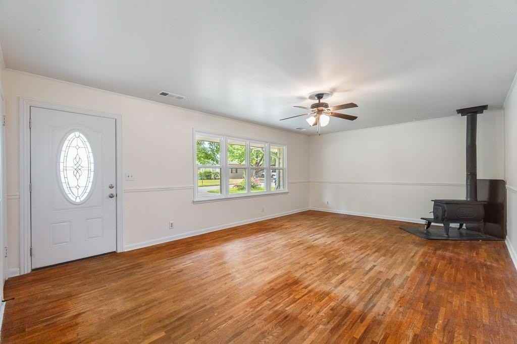 301 Michael St - Photo 6 of 41