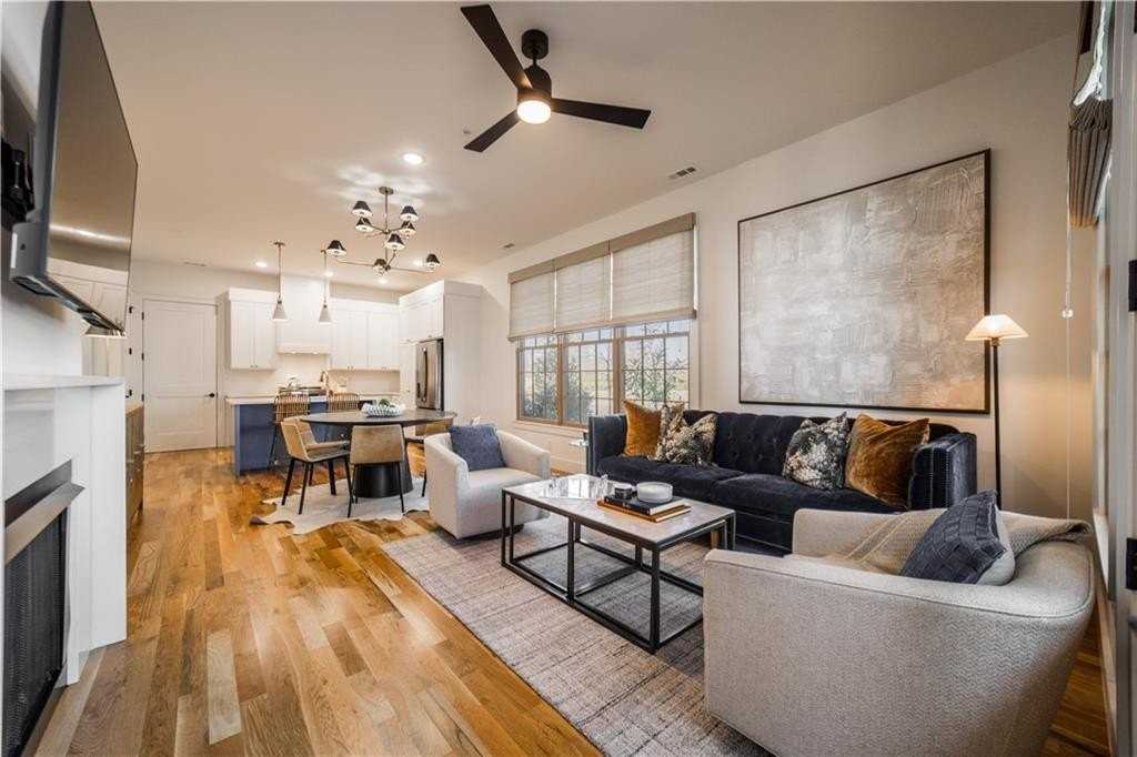 4607 S 47th St - Photo 2 of 9