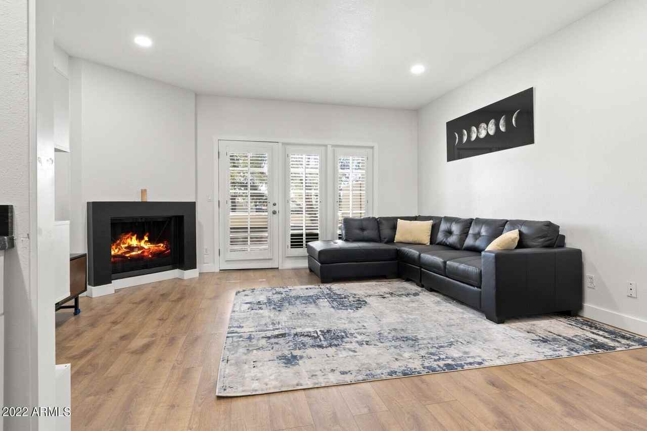 3047 East Rose Lane - Photo 2 of 27