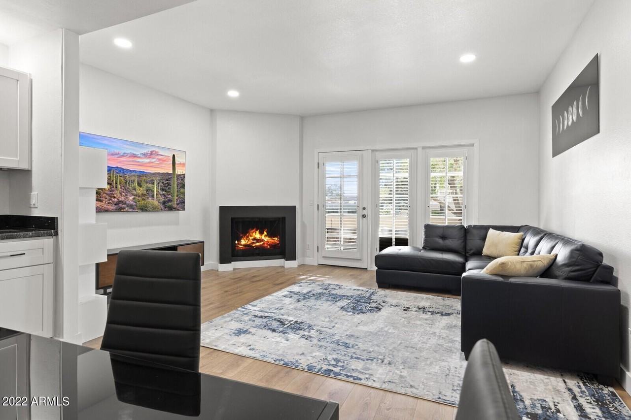 3047 East Rose Lane - Photo 3 of 27