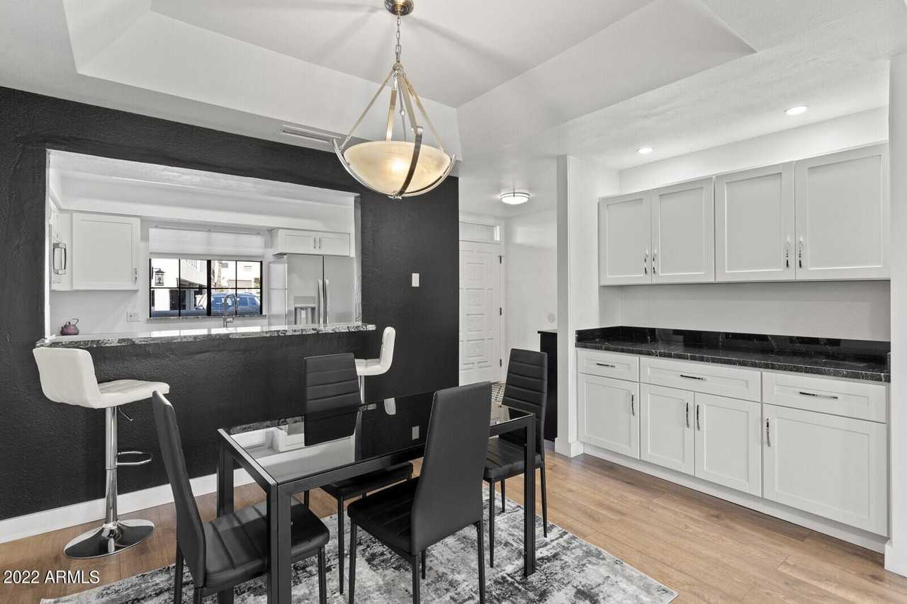 3047 East Rose Lane - Photo 5 of 27