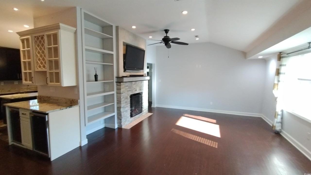 710 Yucca Ave - Photo 6 of 33