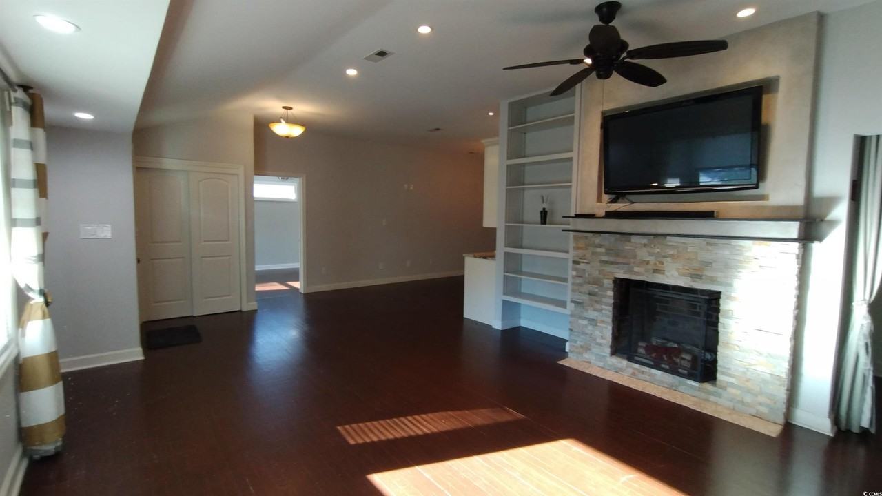 710 Yucca Ave - Photo 7 of 33