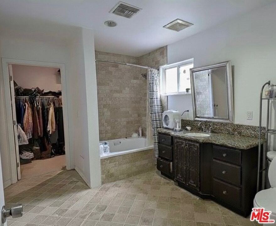 S Harcourt Ave - Photo 5 of 5