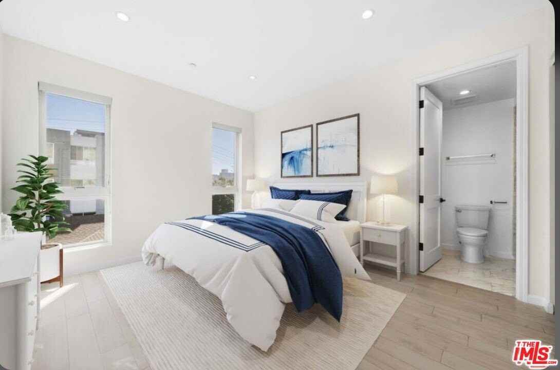 1654 Greenfield Ave Apt 301 #301 - Photo 3 of 22