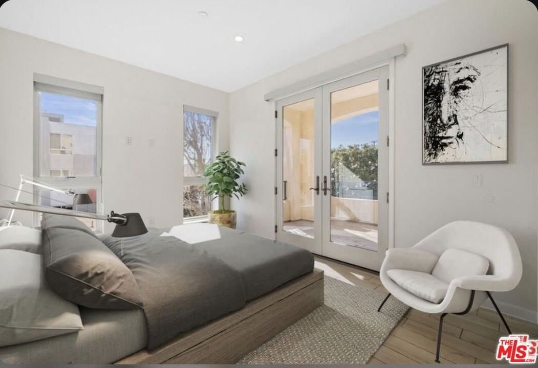 1654 Greenfield Ave Apt 301 #301 - Photo 5 of 22