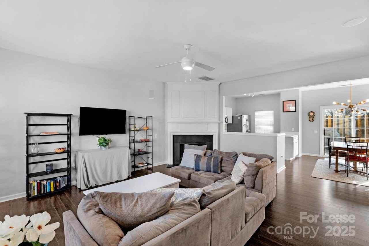 3213 Mannington Dr - Photo 3 of 29