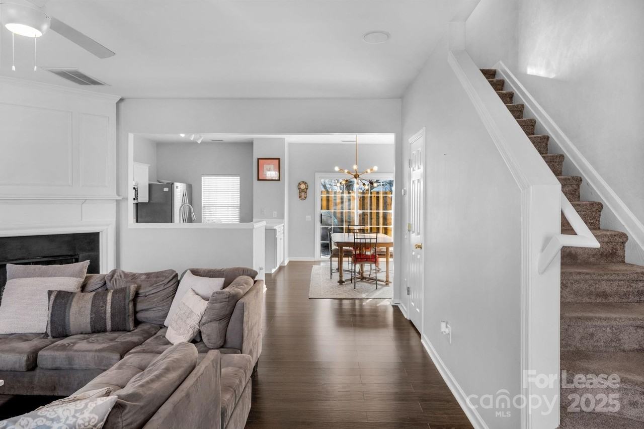 3213 Mannington Dr - Photo 4 of 29