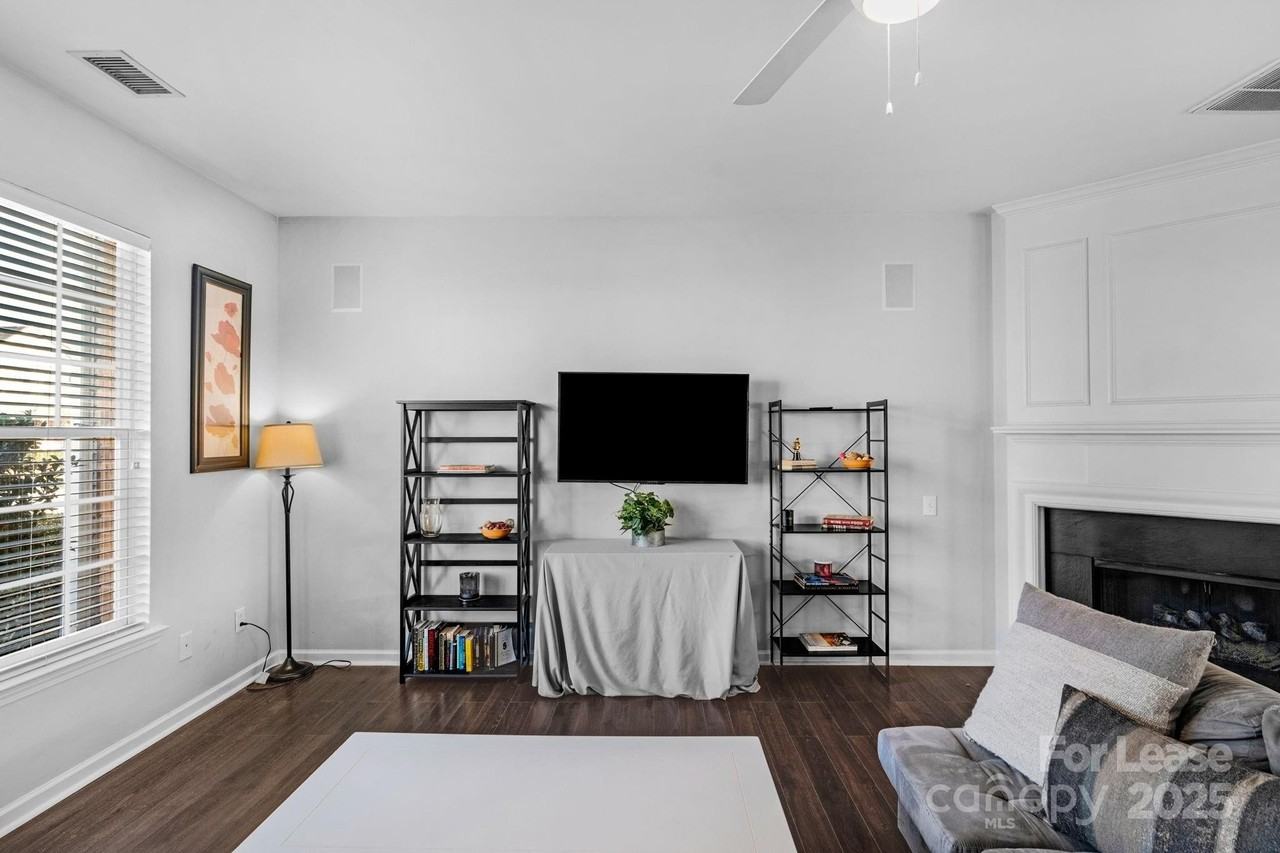 3213 Mannington Dr - Photo 5 of 29