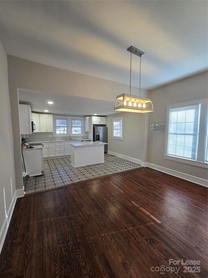 606 Church Avenue - Photo 4 of 12