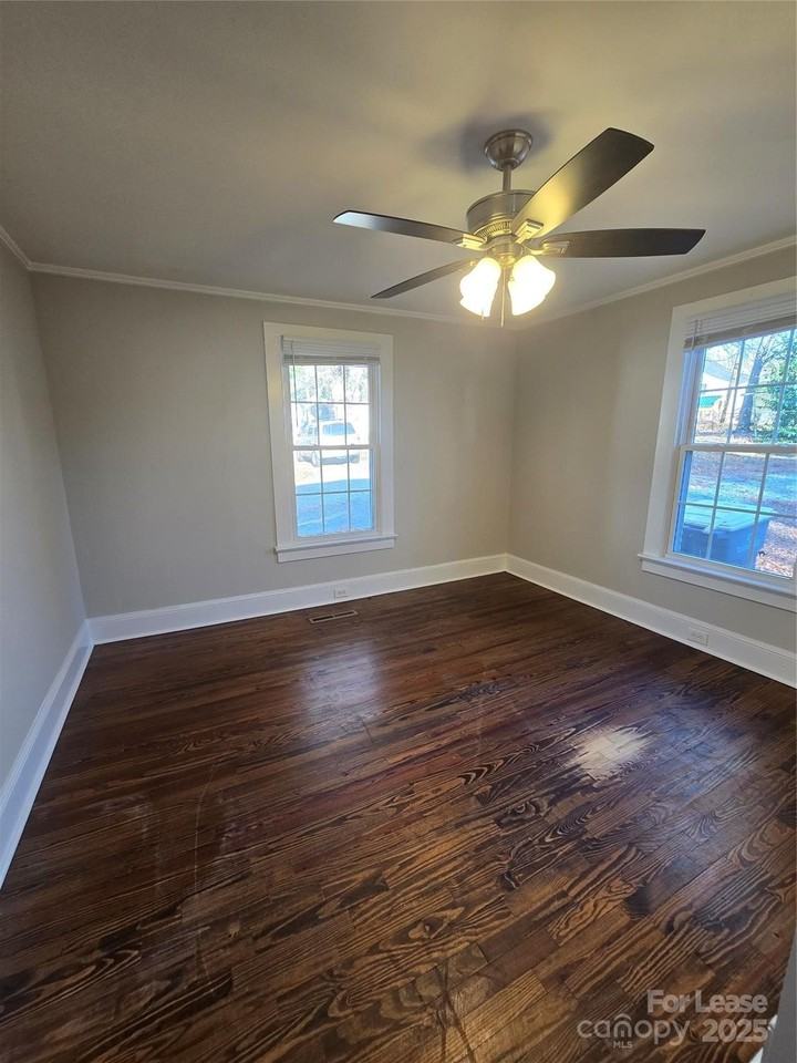 606 Church Avenue - Photo 6 of 12