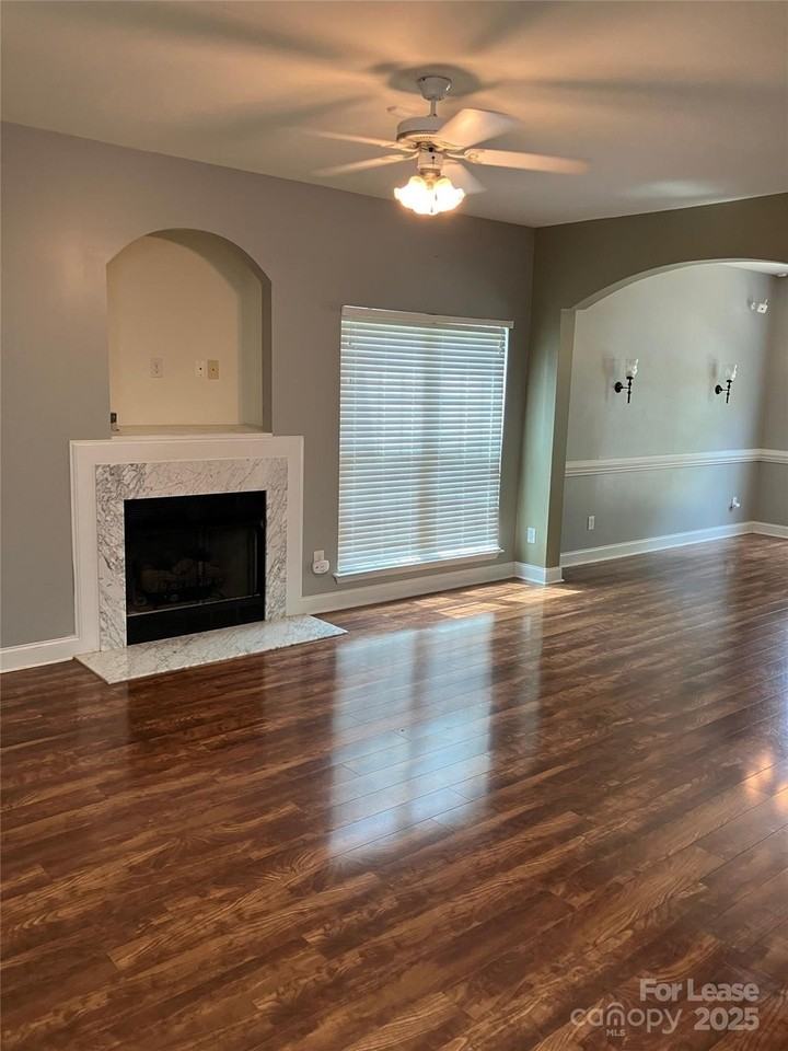 12503 Twelvetrees Ln - Photo 2 of 24