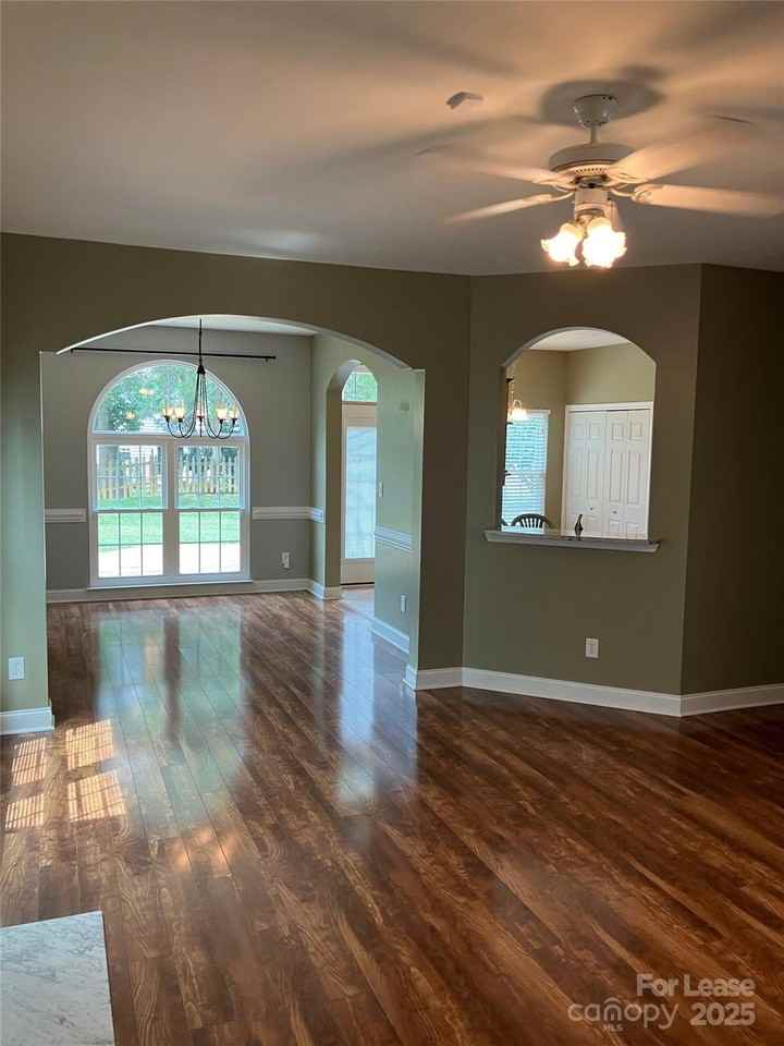 12503 Twelvetrees Ln - Photo 3 of 24