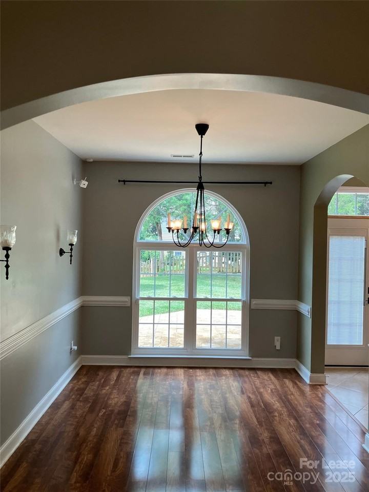 12503 Twelvetrees Ln - Photo 4 of 24