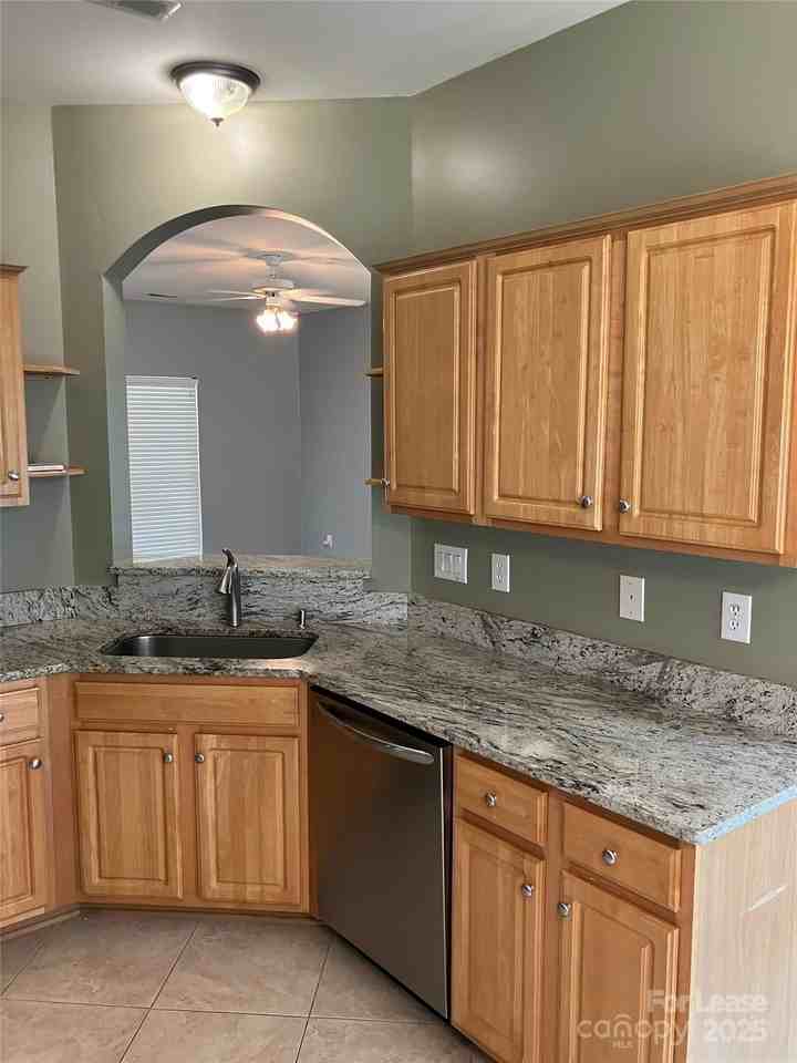 12503 Twelvetrees Ln - Photo 6 of 24