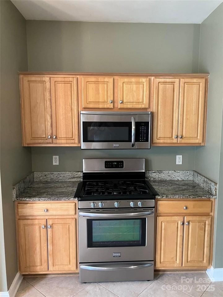 12503 Twelvetrees Ln - Photo 7 of 24