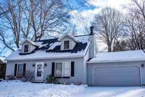 featured image of 15 Longwood Drive