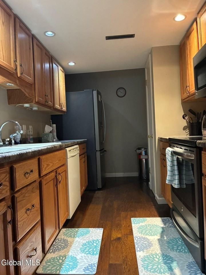 13 Derby Drive - Photo 4 of 10