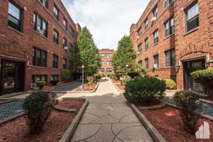 featured image of 622 West Cornelia Avenue #624N3