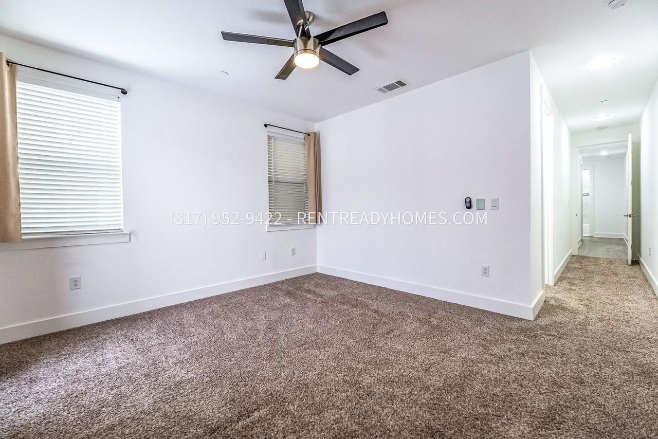 251 S Mill St - Photo 6 of 12