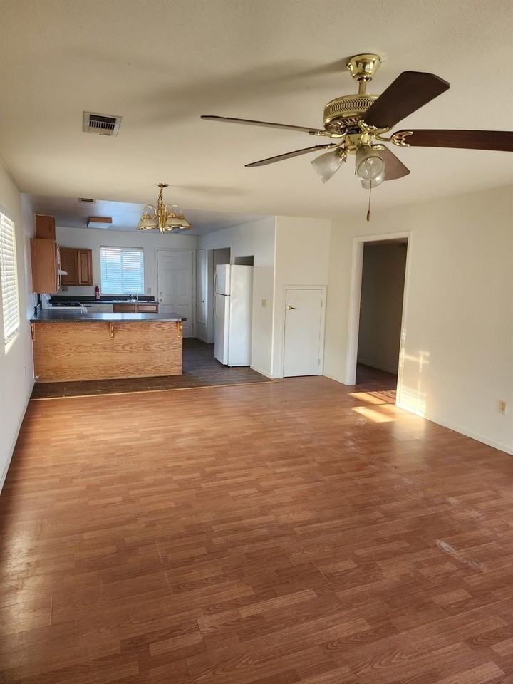 10842 Railroad Ave Unit D #D - Photo 2 of 7