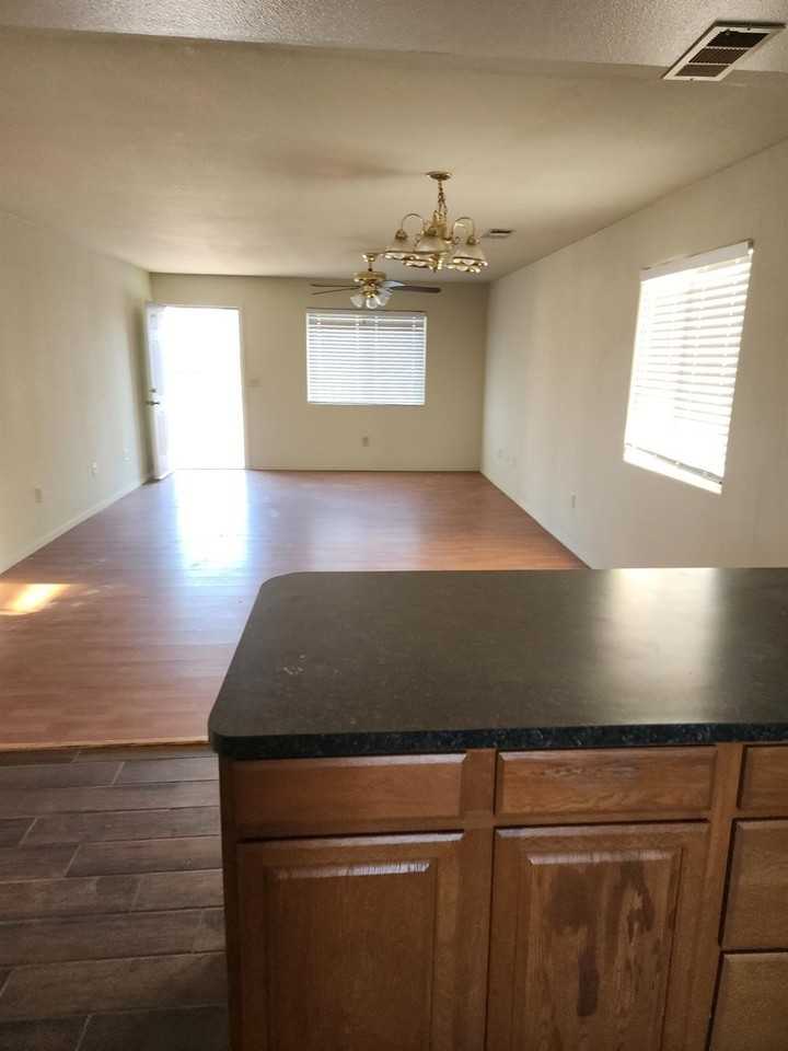 10842 Railroad Ave Unit D #D - Photo 3 of 7